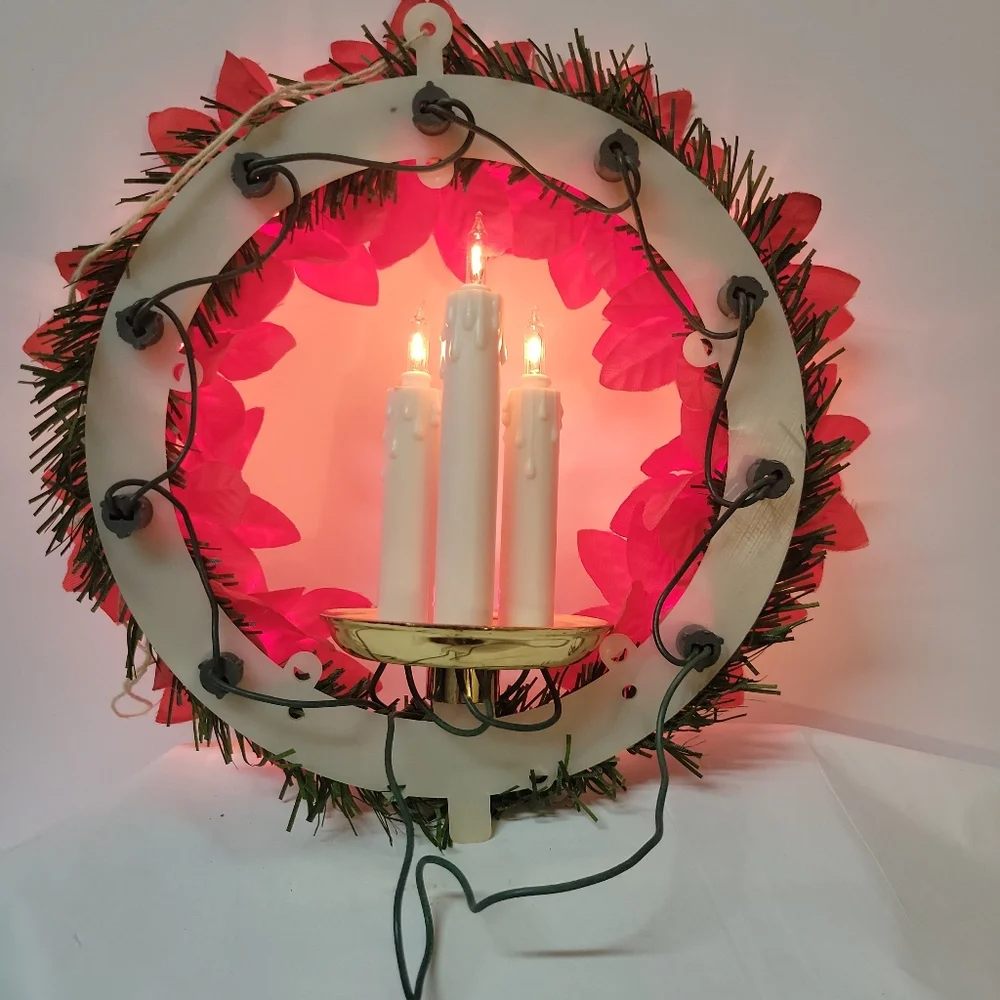 Rare 13 Light Red Poinsetta Christmas Wreath. Small in Size